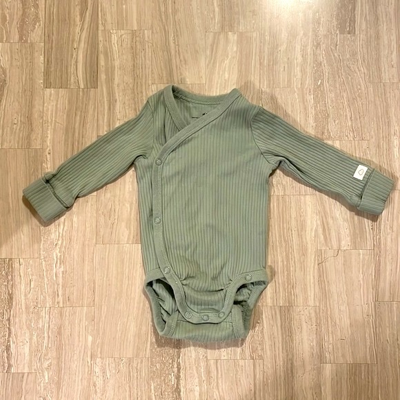 H&M light green adjustable fit long sleeve bodysuit set - Picture 2 of 9